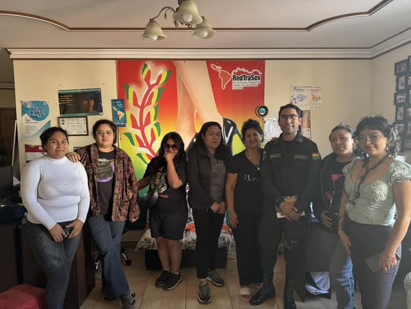 Integrantes de WARMI durante la reunión de diálogo con la FELCC