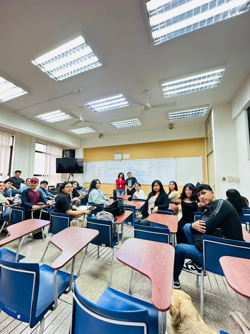 Integrantes de WARMI durante el espacio de diálogo con estudiantes de la UMSS