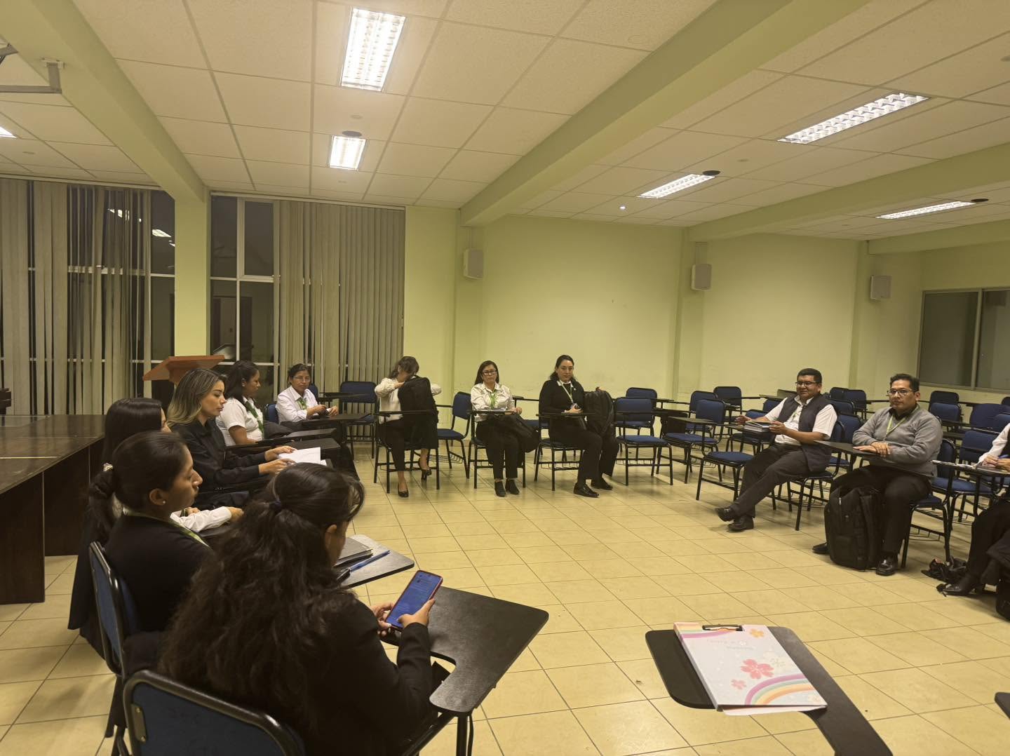 Integrantes de WARMI durante las mesas de diálogo con la Fiscalía General del Estado