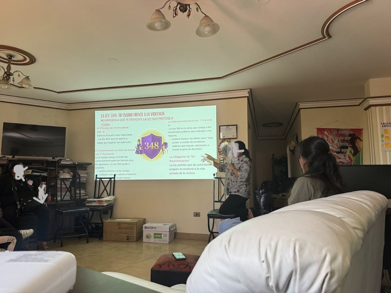 Integrantes de WARMI durante el taller sobre reconocimiento de la violencia